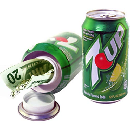 Lattina di gassosa verde con segreto